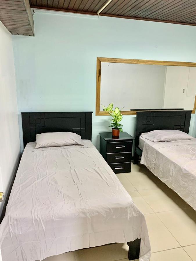 Global House Cr Hostel Backpackers Alajuela Habitacion Compartida 2 Camas Por Habitacion Екстериор снимка